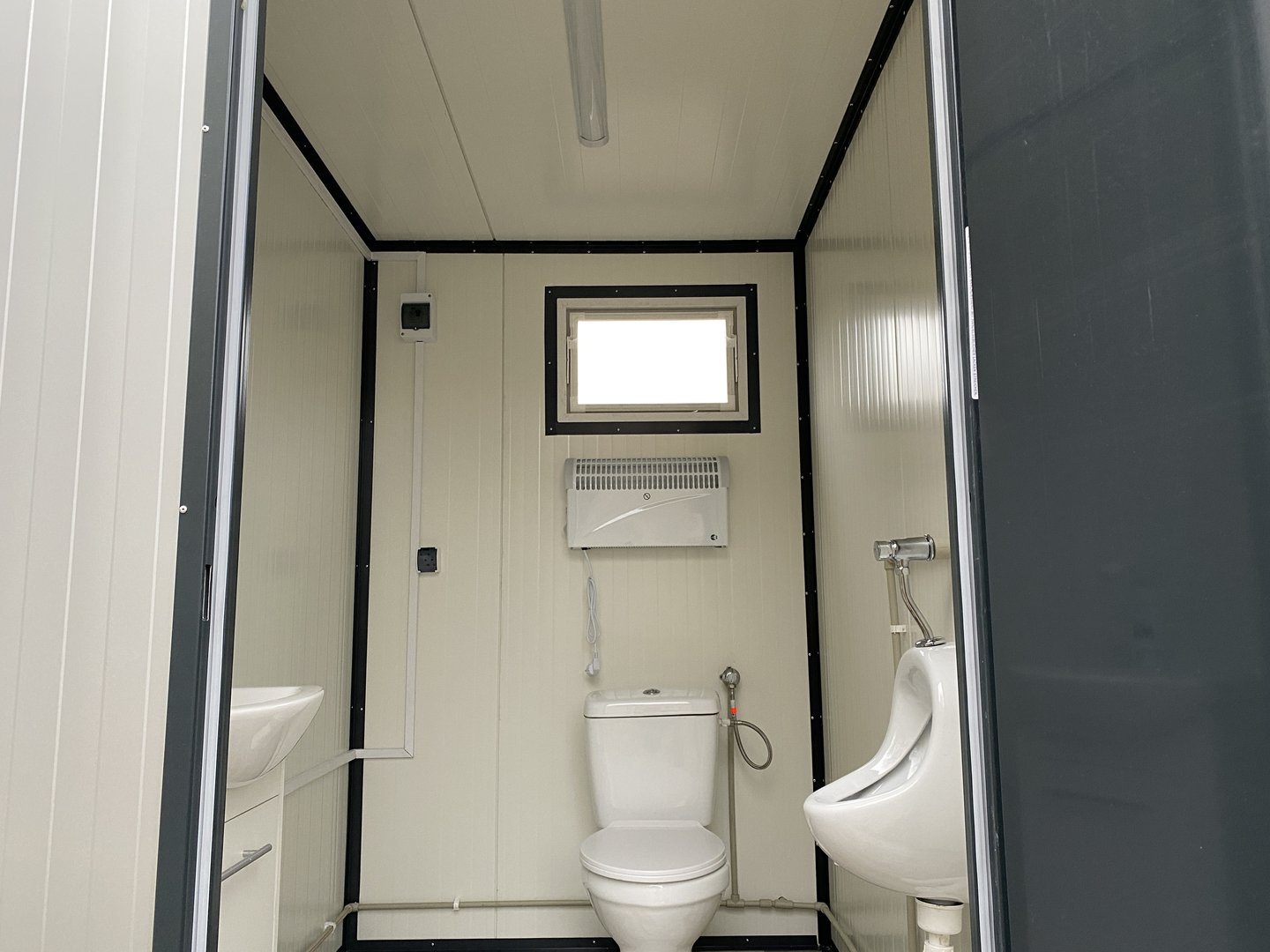 Doppel-Sanitärcontainer 3,00 x 2,00 m