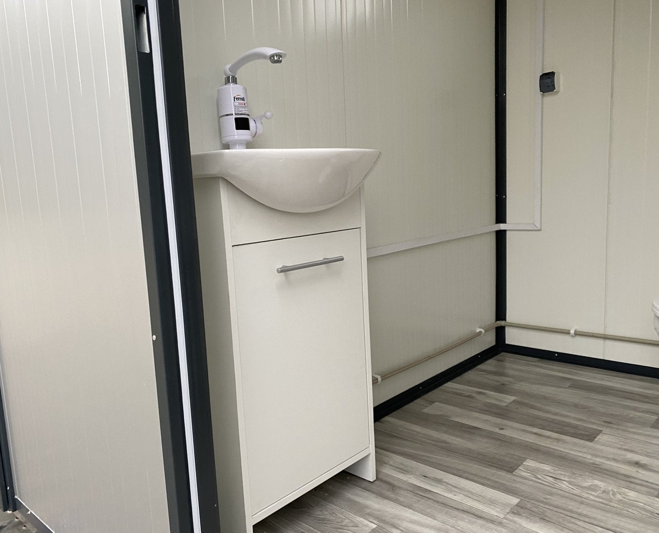 Doppel-Sanitärcontainer 3,00 x 2,00 m