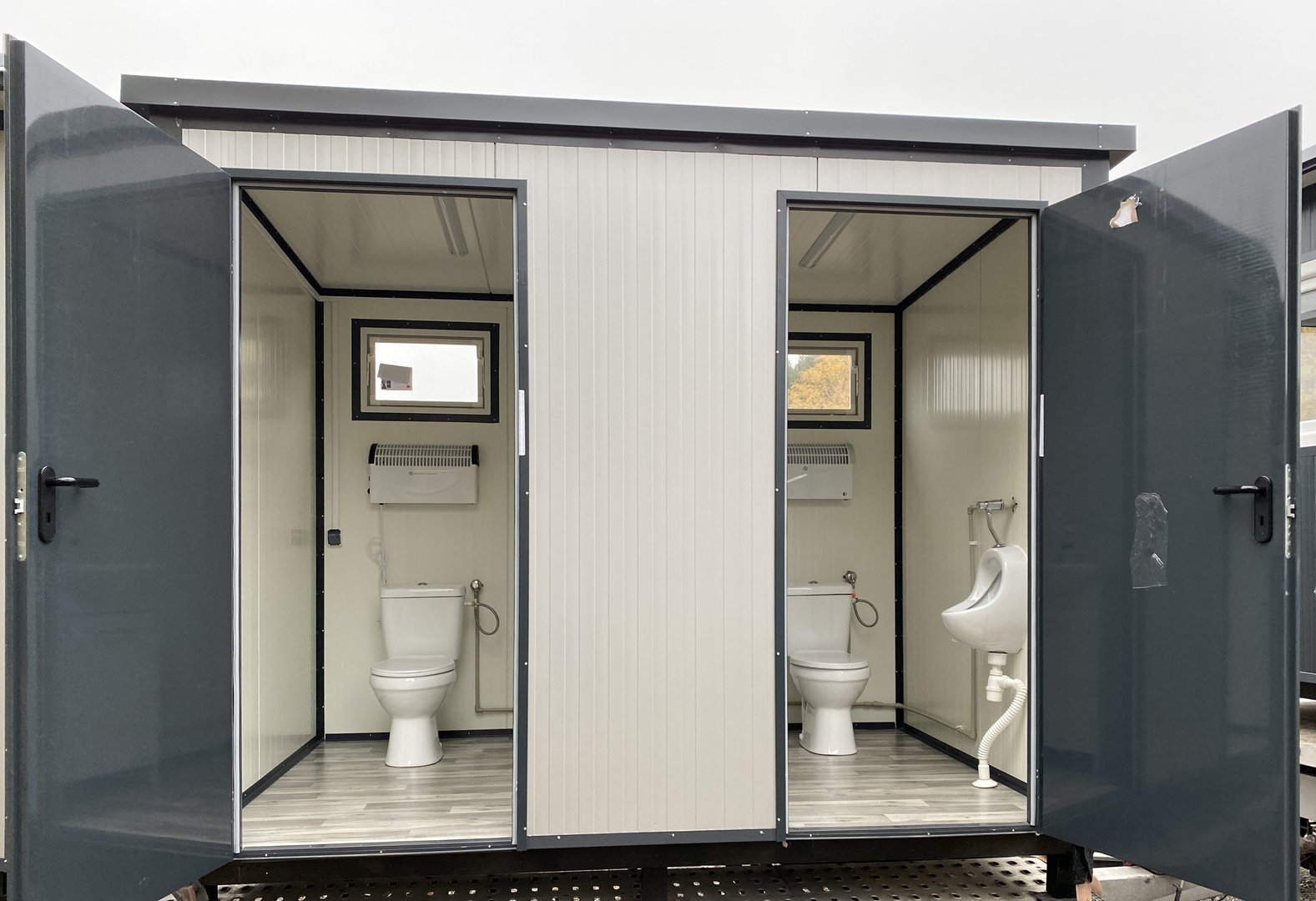 Doppel-Sanitärcontainer 3,00 x 2,00 m