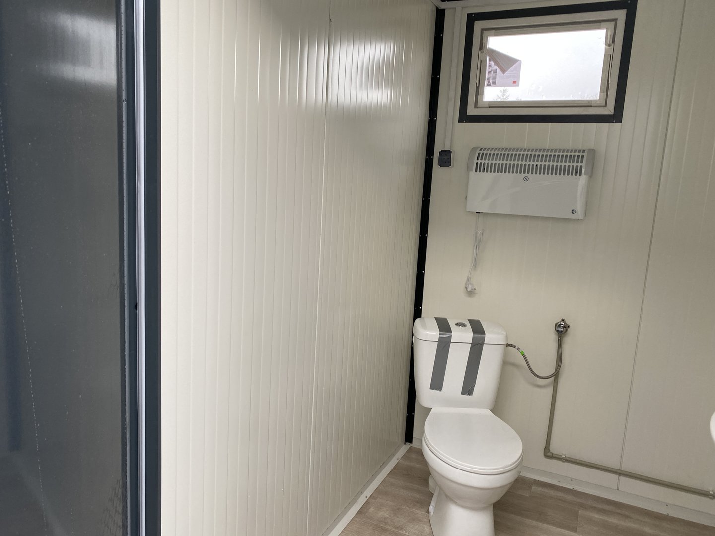 Doppel-Sanitärcontainer 3,00 x 2,00 m