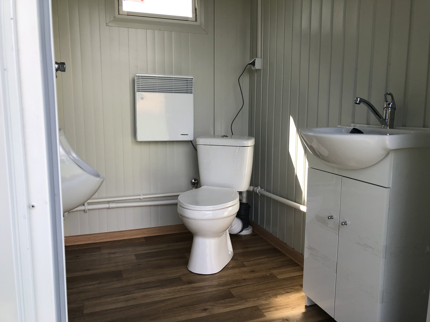 Sanitärcontainer - WC + Dusche + Spülkasten