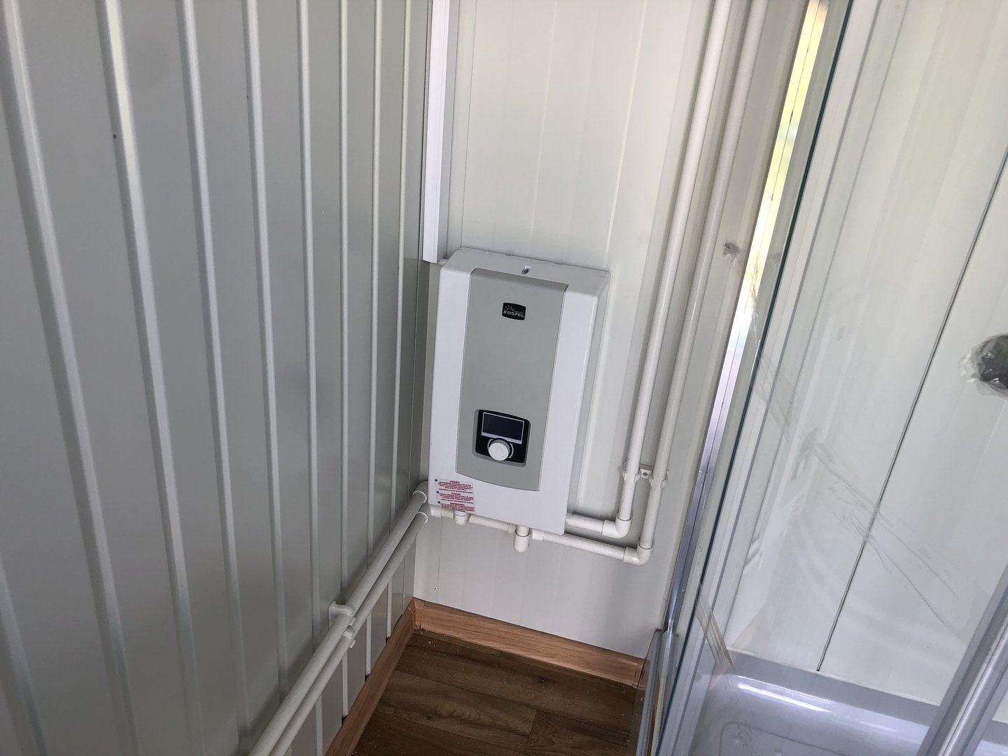 Sanitärcontainer - WC + Dusche + Spülkasten