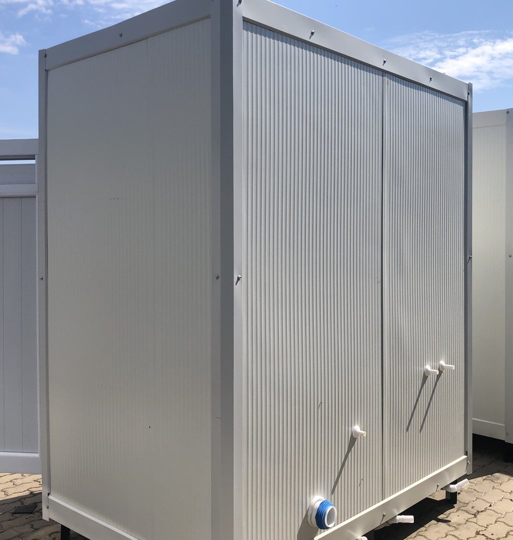 Sanitärcontainer mit WC und Dusche.