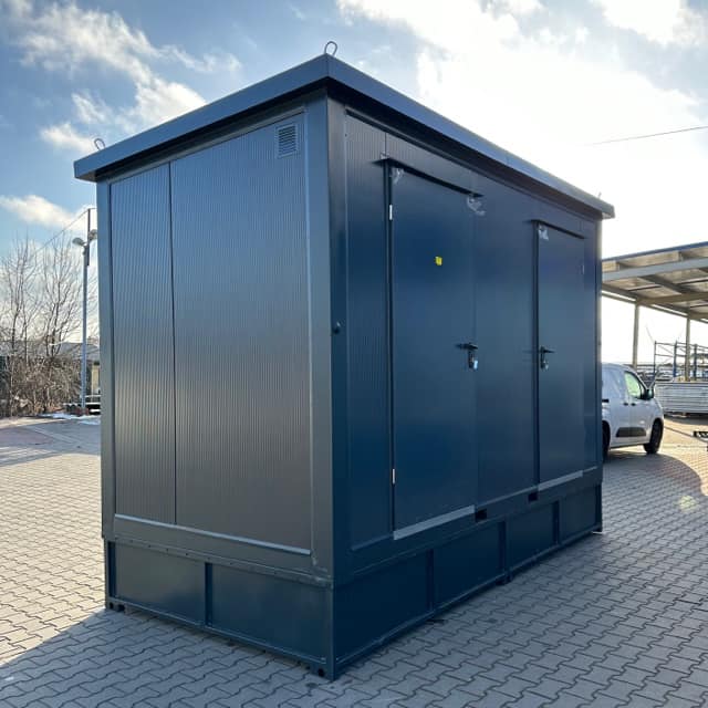 Doppelter Sanitärcontainer mit Abwassertank (Fäkalientank)