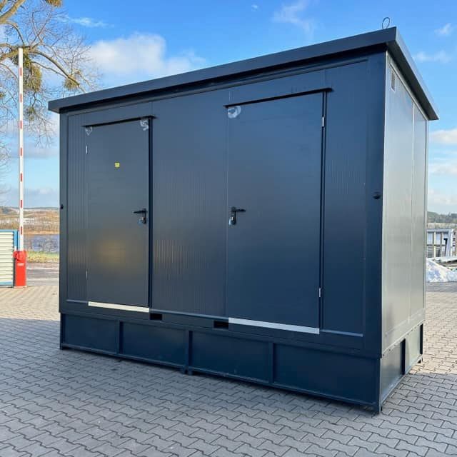 Doppelter Sanitärcontainer mit Abwassertank (Fäkalientank)