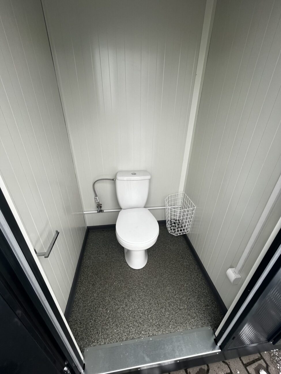 Sanitärcontainer 6,00 m x 2,40 m CE
