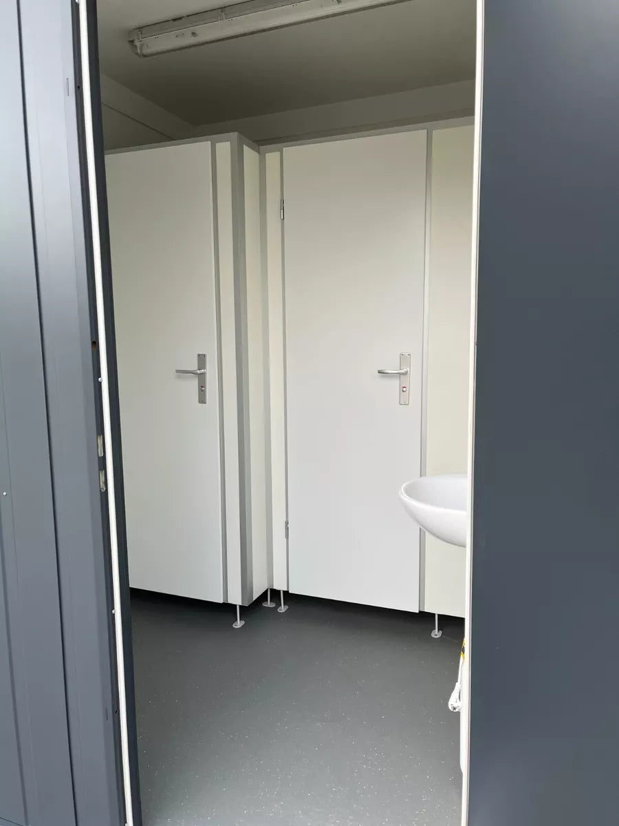 20-Fuß-Sanitärcontainer D / H / Rollstuhlfach