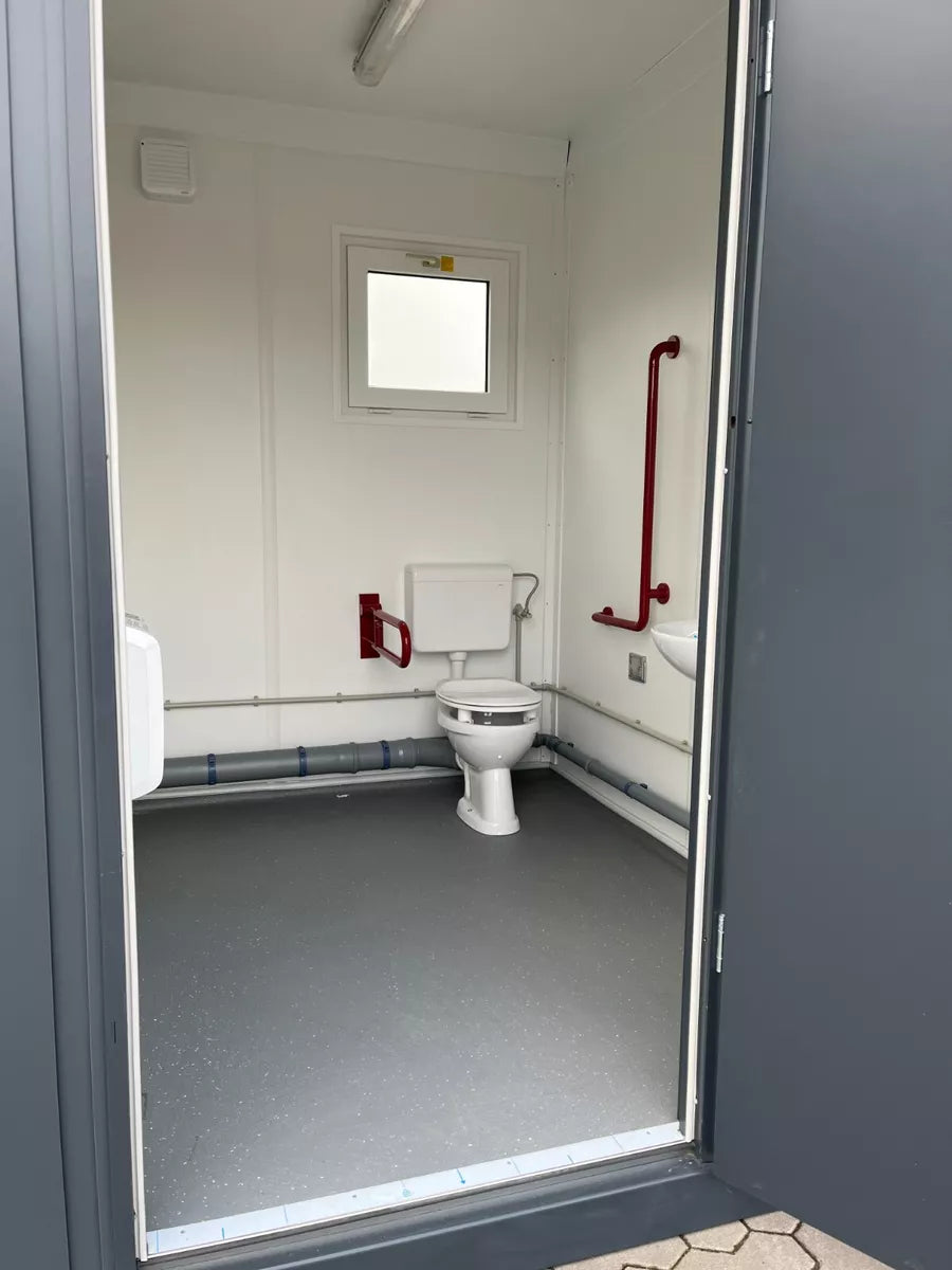 20-Fuß-Sanitärcontainer D / H / Rollstuhlfach