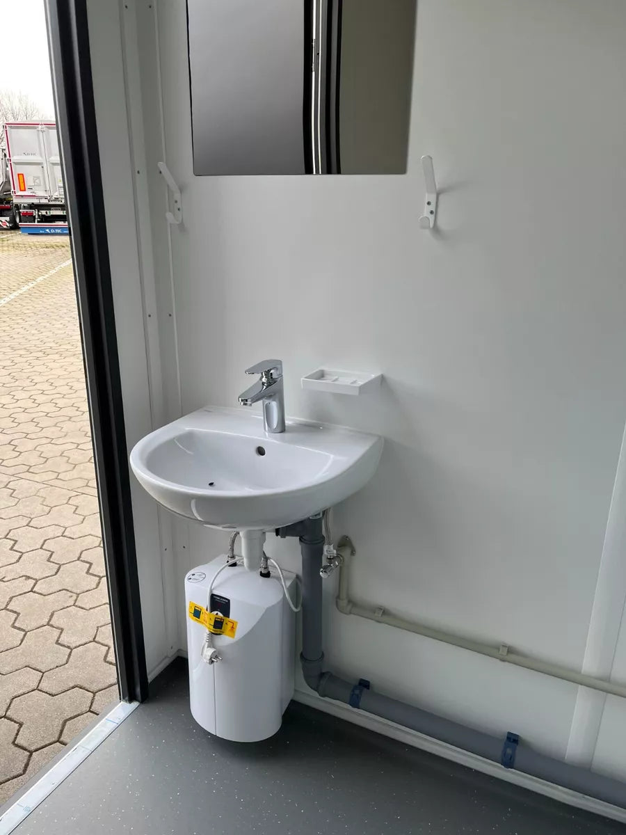 20-Fuß-Sanitärcontainer D / H / Rollstuhlfach